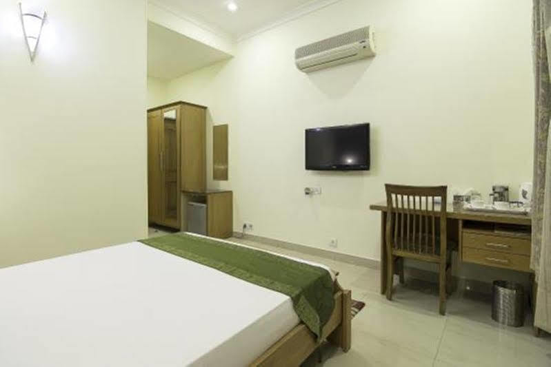 Treebo Palm Tree Palam Vihar 호텔 구르가온 외부 사진